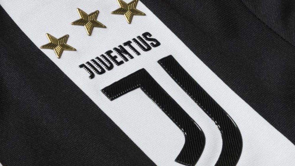 混团世界杯，孙颖莎真的好，把吉祥物送给了小妹妹，期待她的下次比赛