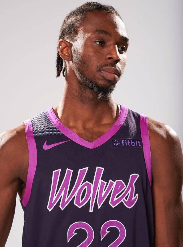 NBA-勇士主场对阵雄鹿 格林与裁判再起争执